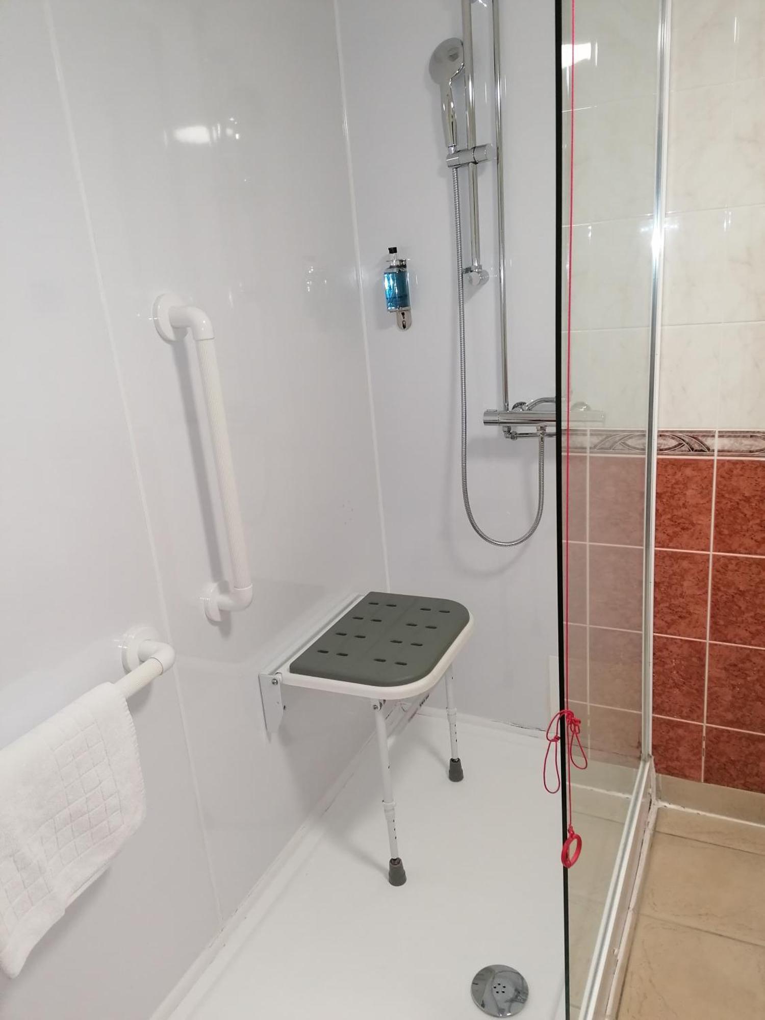 Chambre Lits Jumeaux pour Personnes à Mobilité Réduite